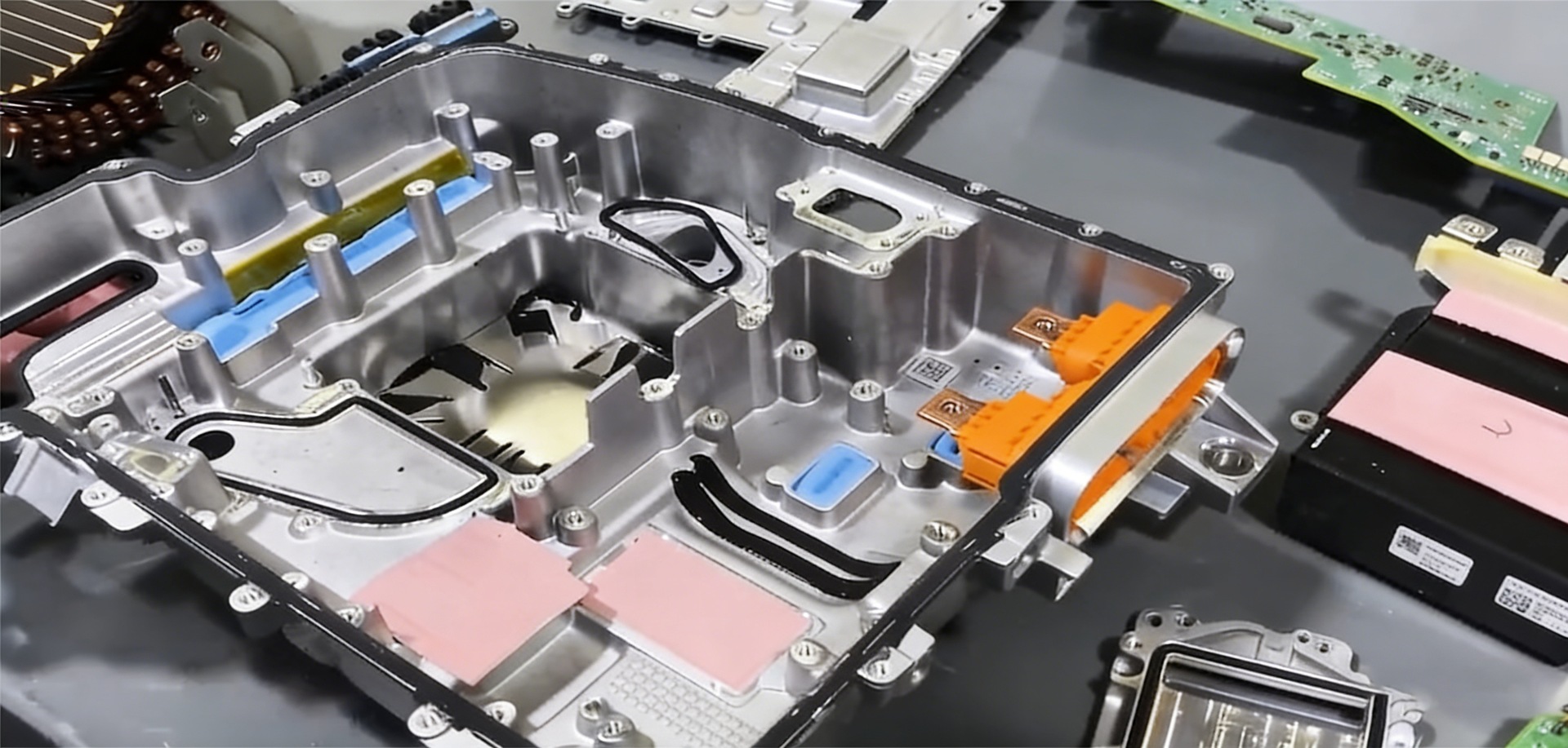 EMS模块内部的导热